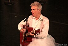 DavidByrne_Barcelona2009_IMG_0215c_NestorNoci_www.bcnconcerts.com.jpg