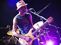 20040604_keziah_jones_forum_bcn_IMG_0777_nestor_noci.jpg